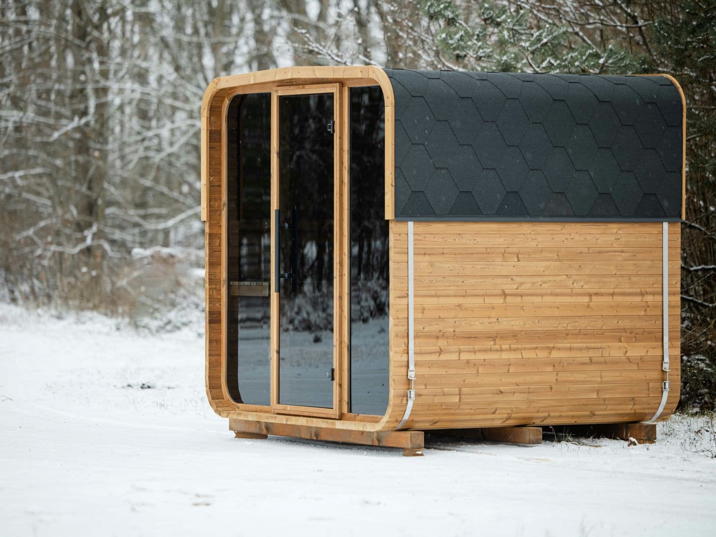 Sauna cube in the winter